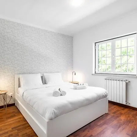 Coral - Private Large Pool & Garden Famalicão