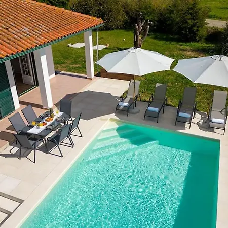 Coral - Private Large Pool & Garden