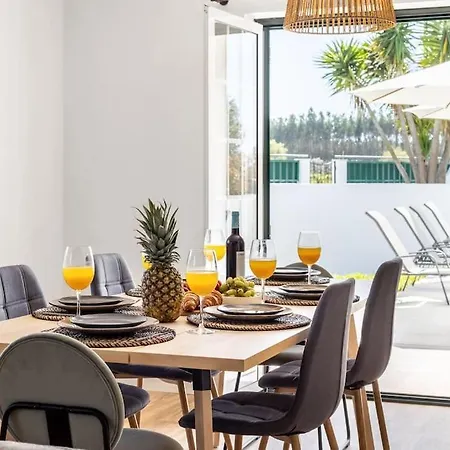 Coral - Private Large Pool & Garden Villa Famalicao