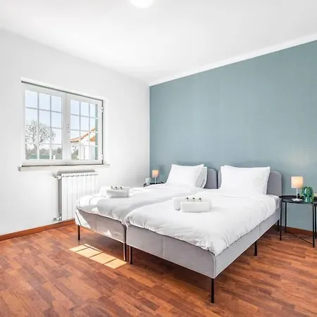 Coral - Private Large Pool & Garden Famalicão