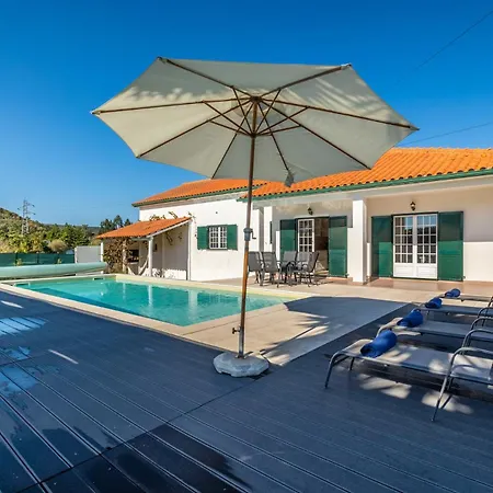 Coral - Private Large Pool & Garden