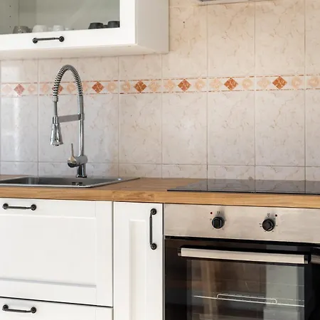 Coral - Private Large Pool & Garden Villa Famalicão