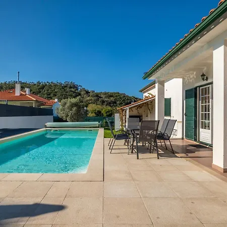 Villa Coral - Private Large Pool & Garden Famalicão