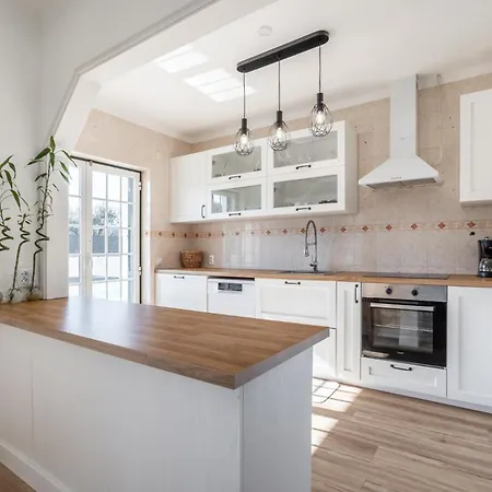 Coral - Private Large Pool & Garden Famalicão