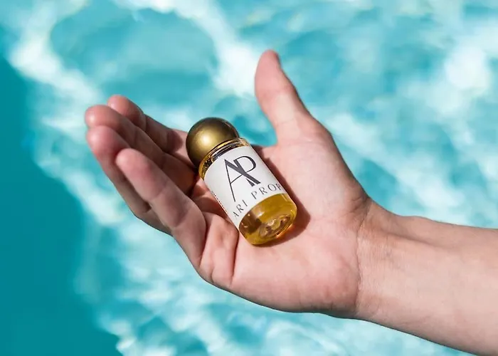 Villa Coral - Private Large Pool & Garden