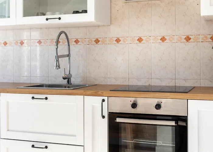 Coral - Private Large Pool & Garden Villa Famalicão